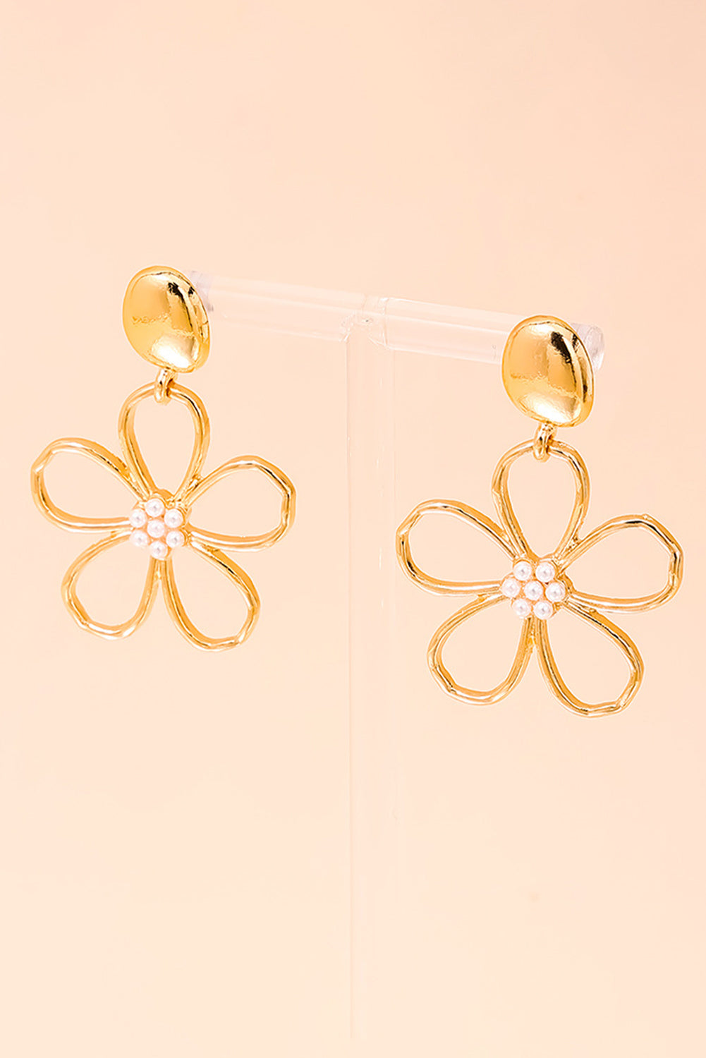 Gold Vintage Cut Out Flower Pearl Decor Stud Earrings