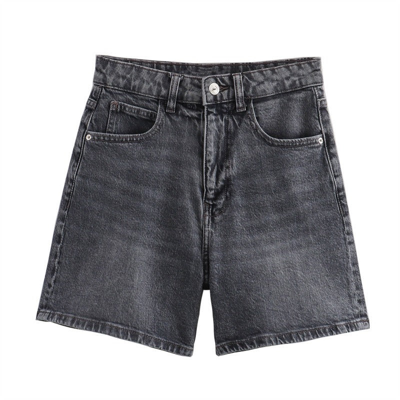 Fashionable and minimalist shorts