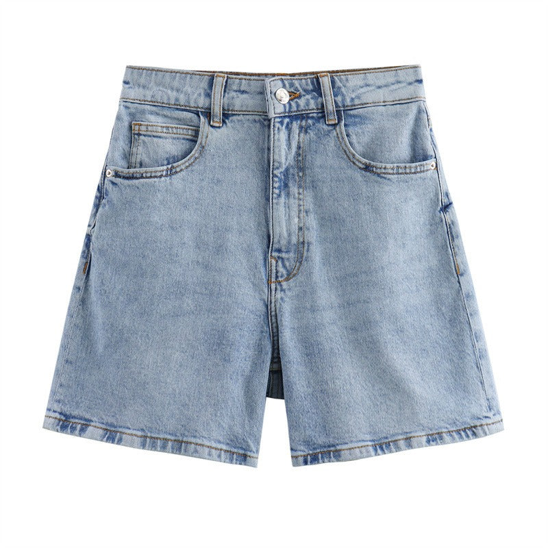 Fashionable and minimalist shorts