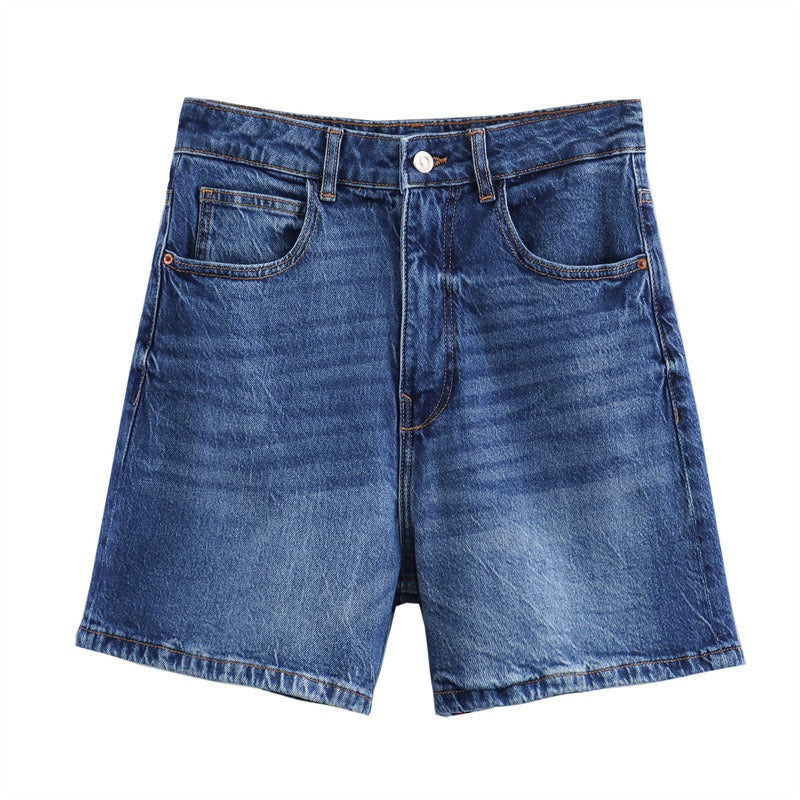 Fashionable and minimalist shorts