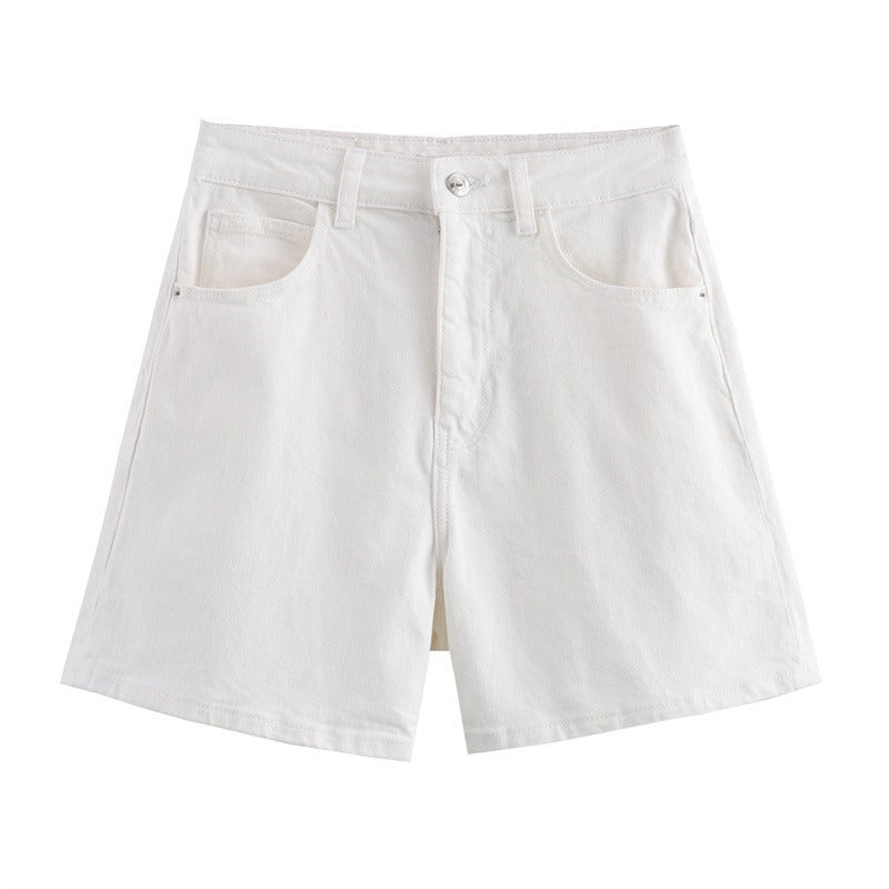 Fashionable and minimalist shorts