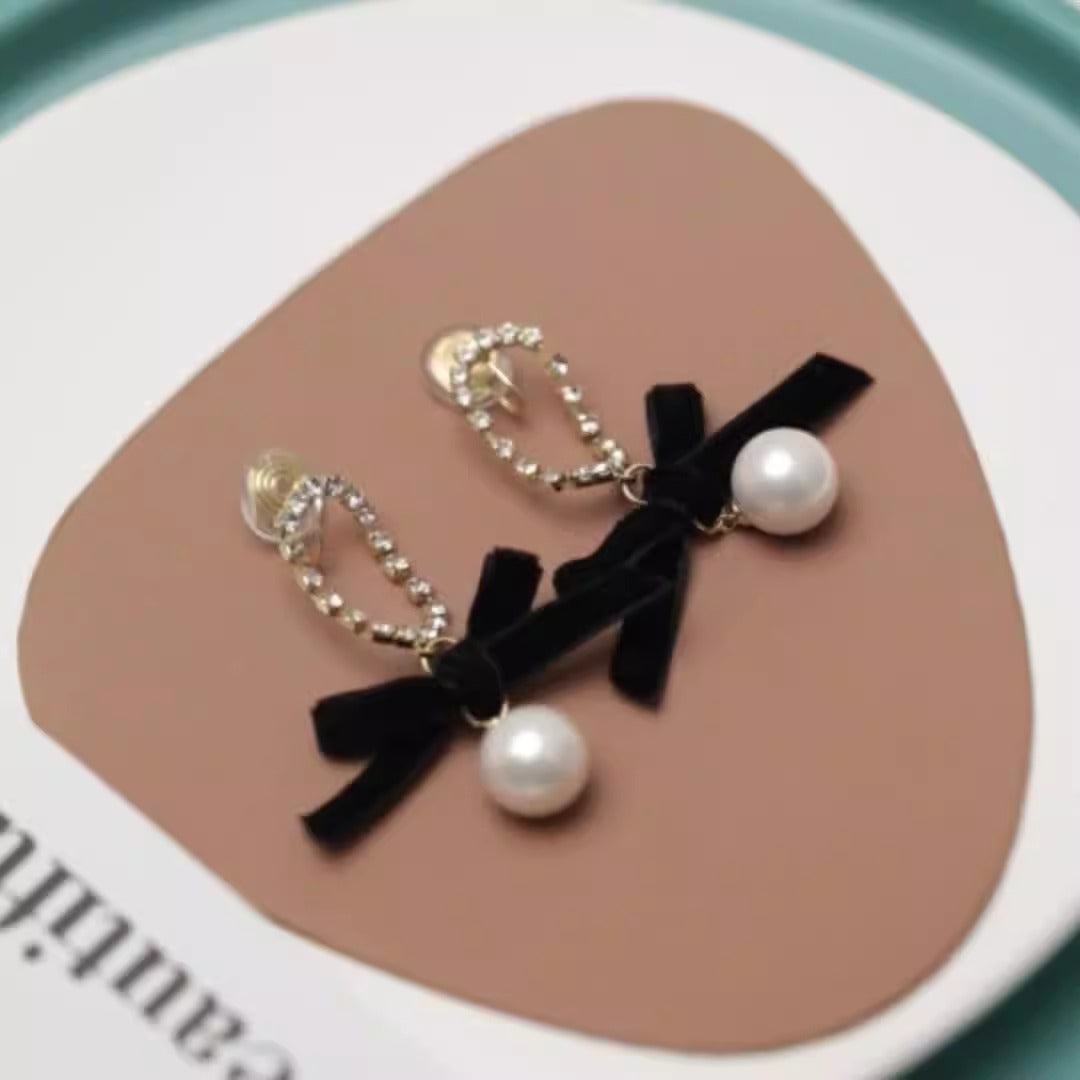 Black bow pearl long earrings